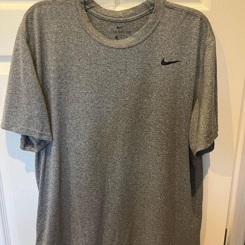 Nike Men's Gray T-Shirt